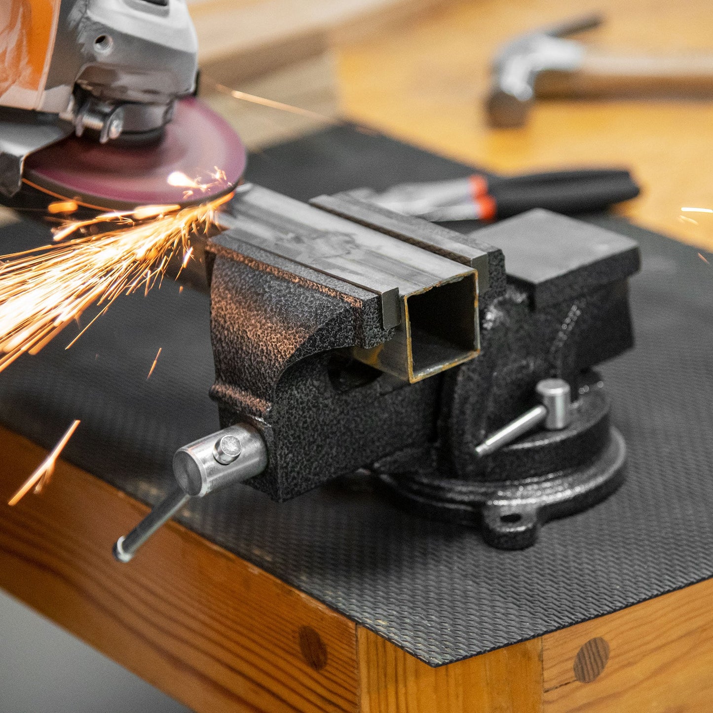 Tornillo de banco 4' de hierro gris, Pretul | TB-4P | 26039